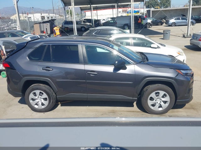 2T3F1RFV1RC460647 Toyota RAV4 LE