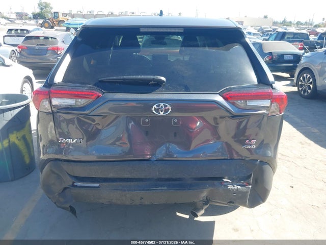 2T3F1RFV1RC460647 Toyota RAV4 LE