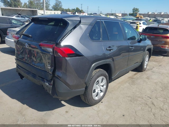 2T3F1RFV1RC460647 Toyota RAV4 LE