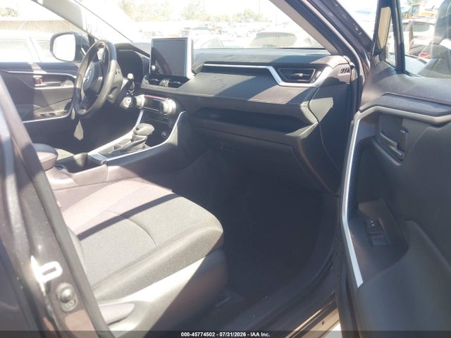 2T3F1RFV1RC460647 Toyota RAV4 LE
