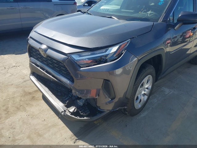 2T3F1RFV1RC460647 Toyota RAV4 LE