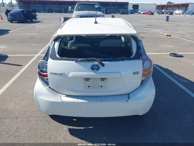 Toyota Prius C One 2014 JTDKDTB39E1564057 Image 17