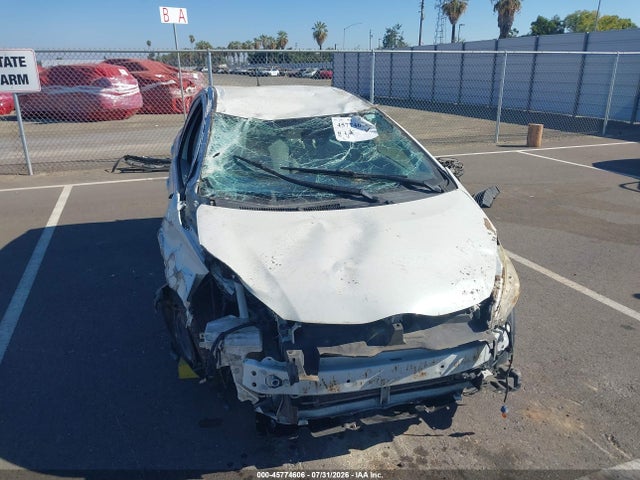 Toyota Prius C One 2014 JTDKDTB39E1564057 Image 6