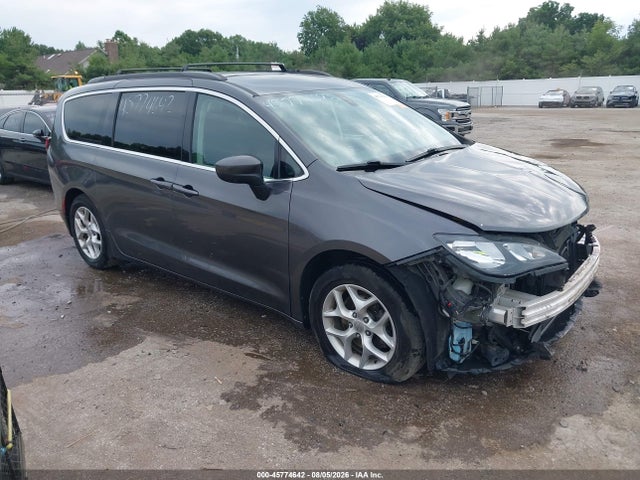 45774642 :رقم المزاد ، 2C4RC1DGXJR168005 vin ، 2018 Chrysler Pacifica Touring مزاد بيع