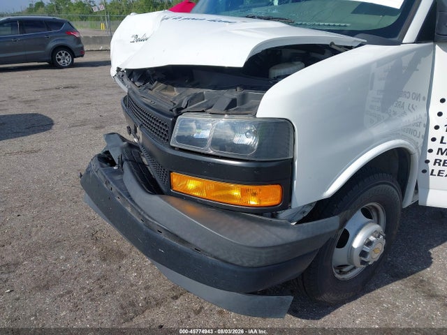 45774943 :رقم المزاد ، 1GB0GSFP9J1331560 vin ، 2018 Chevrolet Express Cutaway Work Van مزاد بيع