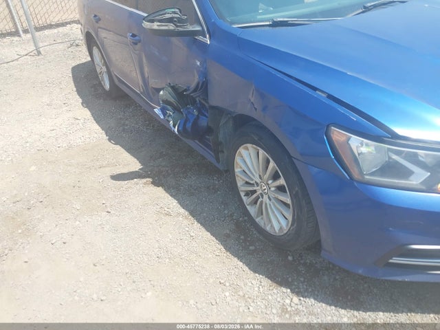 1VWBT7A36GC011768 Volkswagen Passat 1.8t Se