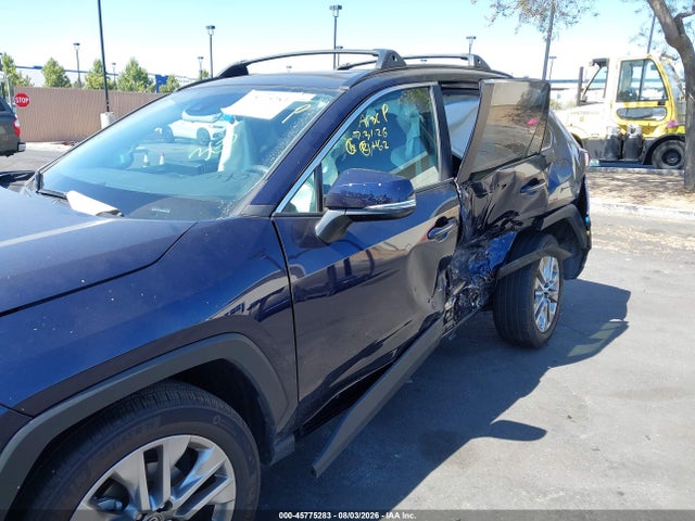 2T3C1RFV8RW332035 Toyota Rav4 Xle Premium