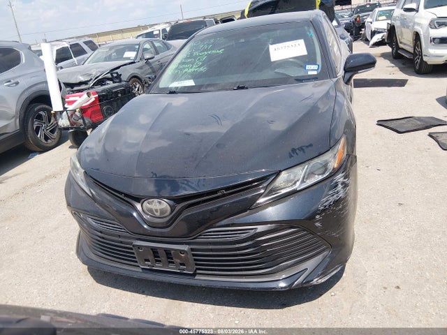 45775323 :رقم المزاد ، 4T1B11HKXJU580770 vin ، 2018 Toyota Camry Le مزاد بيع