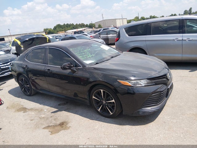 45775323 :رقم المزاد ، 4T1B11HKXJU580770 vin ، 2018 Toyota Camry Le مزاد بيع