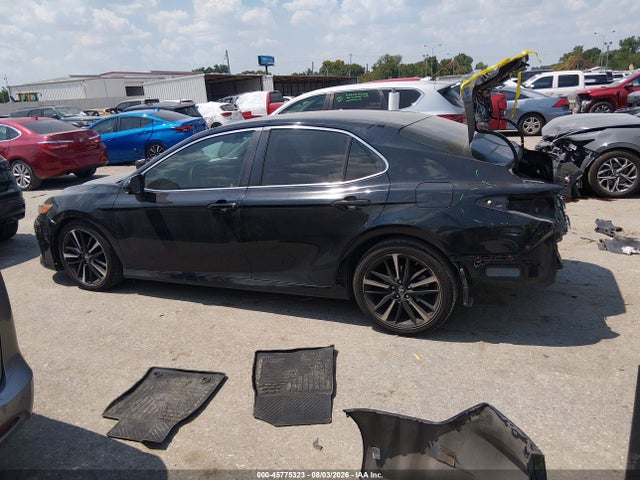 45775323 :رقم المزاد ، 4T1B11HKXJU580770 vin ، 2018 Toyota Camry Le مزاد بيع