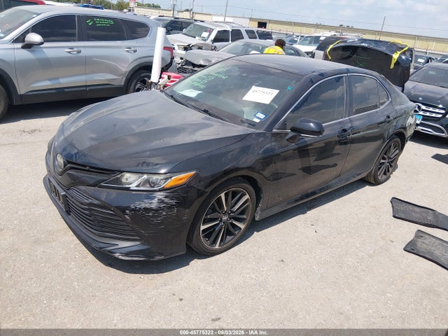 45775323 :رقم المزاد ، 4T1B11HKXJU580770 vin ، 2018 Toyota Camry Le مزاد بيع