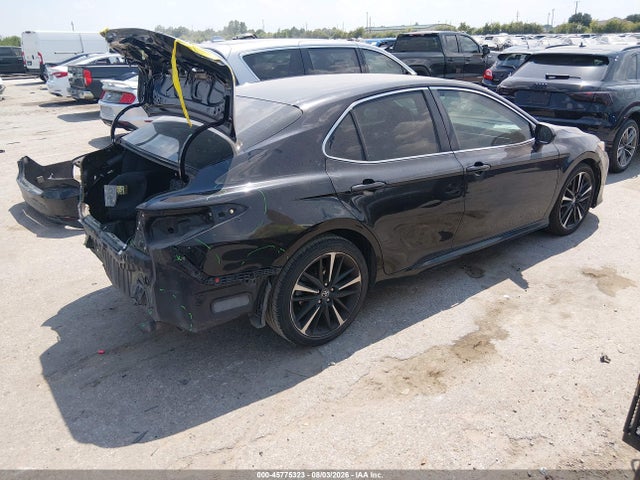 45775323 :رقم المزاد ، 4T1B11HKXJU580770 vin ، 2018 Toyota Camry Le مزاد بيع