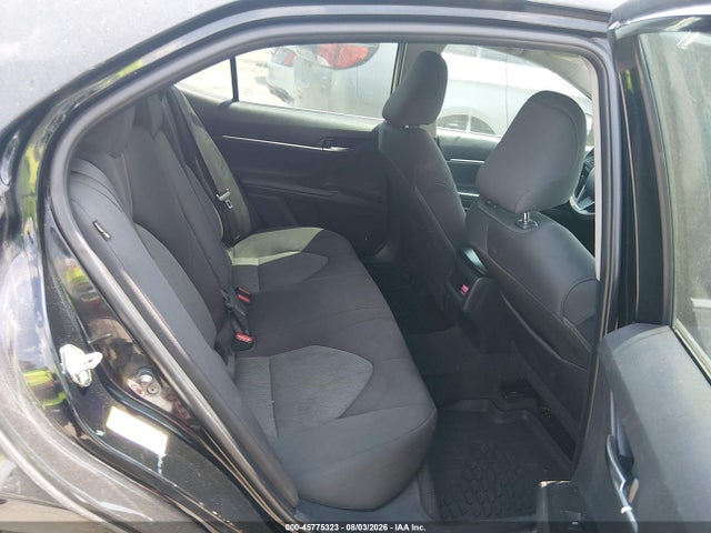 45775323 :رقم المزاد ، 4T1B11HKXJU580770 vin ، 2018 Toyota Camry Le مزاد بيع