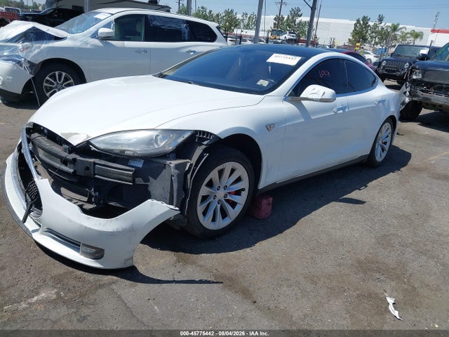 Tesla Model S P85 2014 5YJSA1H18EFP35083 Image 2