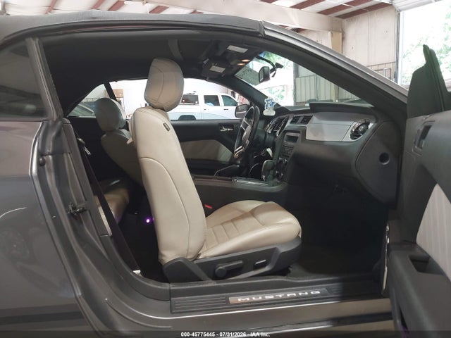 Продаж на аукціоні авто 2014 Ford Mustang V6 Premium, vin: 1ZVBP8EM7E5314704, номер лоту: 45775445