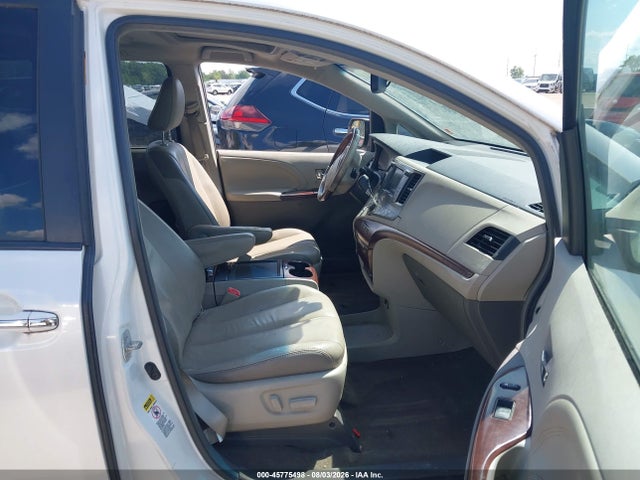 45775498 :رقم المزاد ، 5TDYK3DC8ES425313 vin ، 2014 Toyota Sienna Limited V6 7 Passenger مزاد بيع
