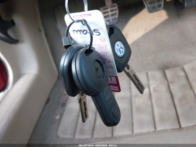 45775519 :رقم المزاد ، 3VWDC21V21M807260 vin ، 2001 Volkswagen Cabrio Glx مزاد بيع