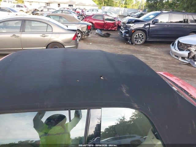 45775519 :رقم المزاد ، 3VWDC21V21M807260 vin ، 2001 Volkswagen Cabrio Glx مزاد بيع