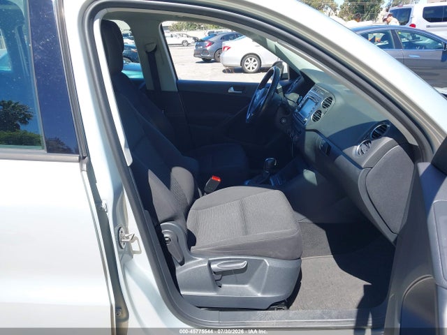 WVGBV7AXXFW514762 Volkswagen TIGUAN S