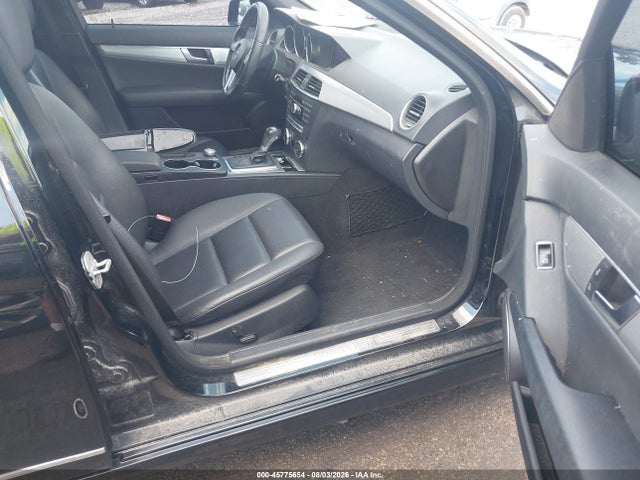 2014 Mercedes-benz C 300 Sport 4matic მანქანა იყიდება აუქციონზე, vin: WDDGF8AB1EG221171, აუქციონის ნომერი: 45775654