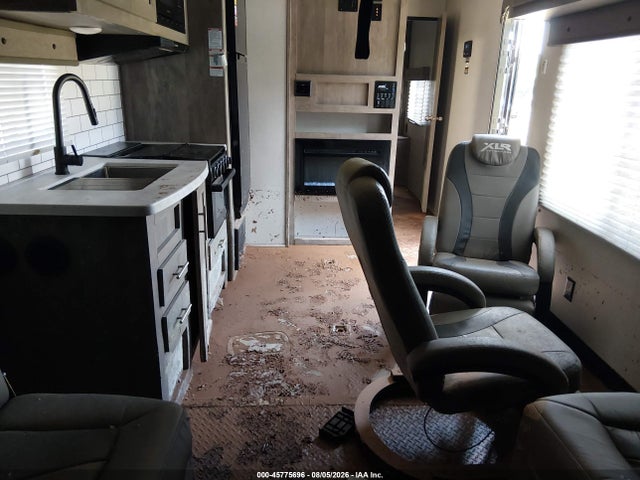 2022 Forest River Xlr Boost 27qb Travel Trailer მანქანა იყიდება აუქციონზე, vin: 5ZT2XLSB6NZ000848, აუქციონის ნომერი: 45775696