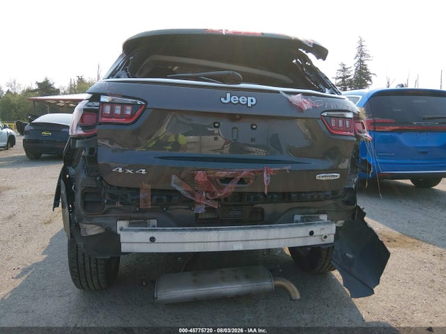 3C4NJDBB8JT423387 Jeep Compass Latitude 4x4
