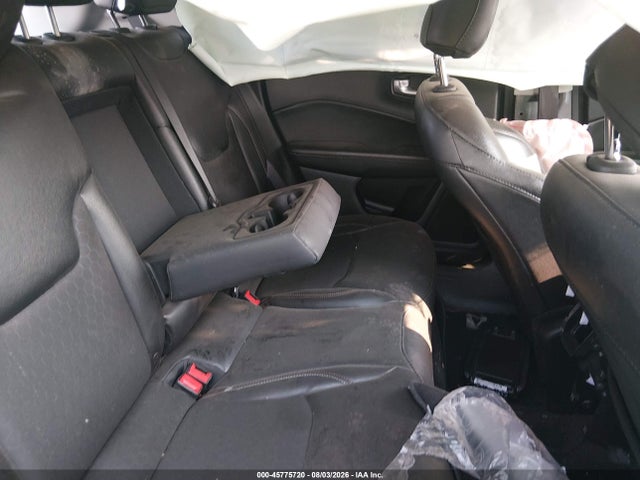 3C4NJDBB8JT423387 Jeep Compass Latitude 4x4