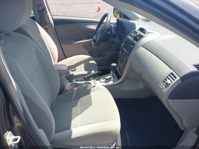 45775912 :رقم المزاد ، 2T1BU4EE2DC985017 vin ، 2013 Toyota Corolla Le مزاد بيع