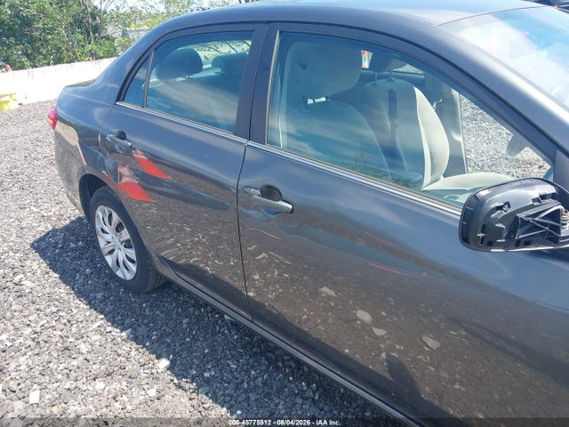 45775912 :رقم المزاد ، 2T1BU4EE2DC985017 vin ، 2013 Toyota Corolla Le مزاد بيع