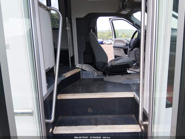 45776187 :رقم المزاد ، 1FDAF4GY3HEF23027 vin ، 2017 Ford F-450 Chassis Xl مزاد بيع