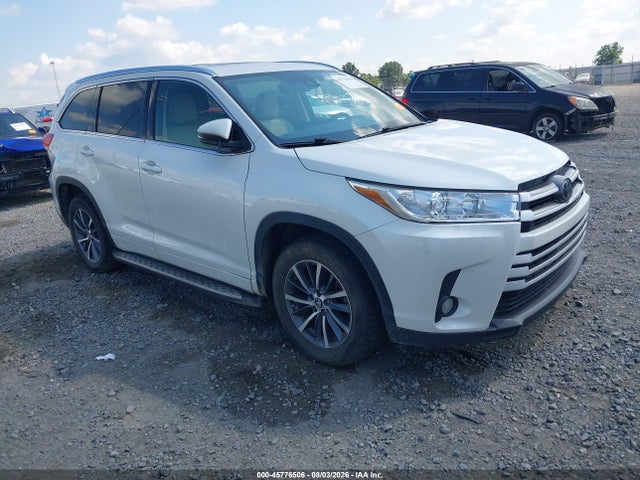 Продажа на аукционе авто 2017 Toyota Highlander Xle, vin: 5TDKZRFH5HS517254, номер лота: 45776506