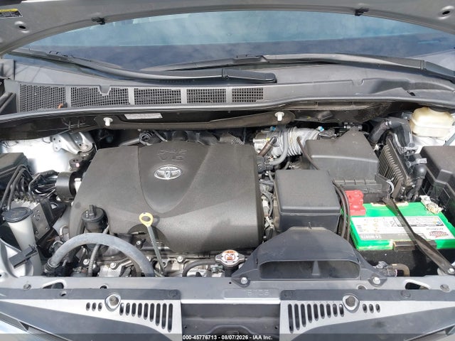 5TDYZ3DC3JS932612 Toyota Sienna Xle 7 Passenger
