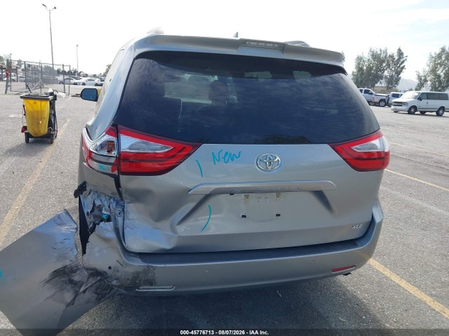 5TDYZ3DC3JS932612 Toyota Sienna Xle 7 Passenger
