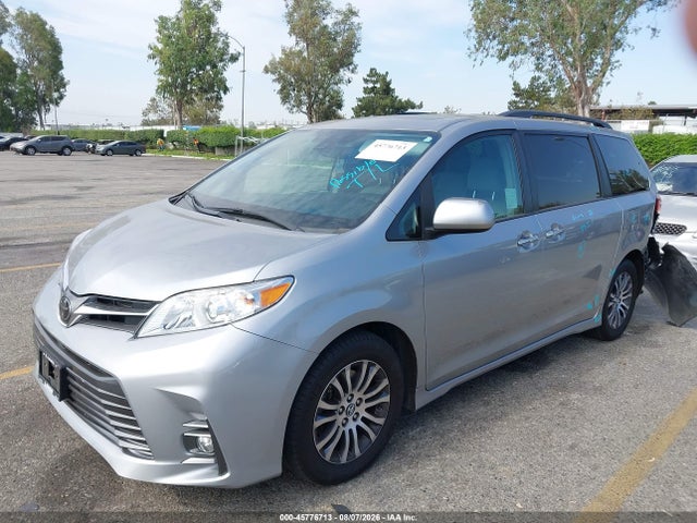 5TDYZ3DC3JS932612 Toyota Sienna Xle 7 Passenger
