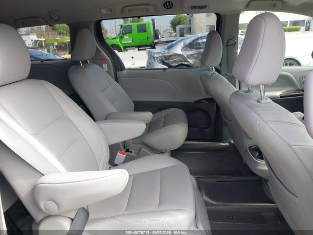 5TDYZ3DC3JS932612 Toyota Sienna Xle 7 Passenger