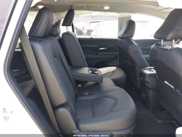 Toyota Grand Highlander Limited 2026 5TDAAAB56TS144881 Image 8