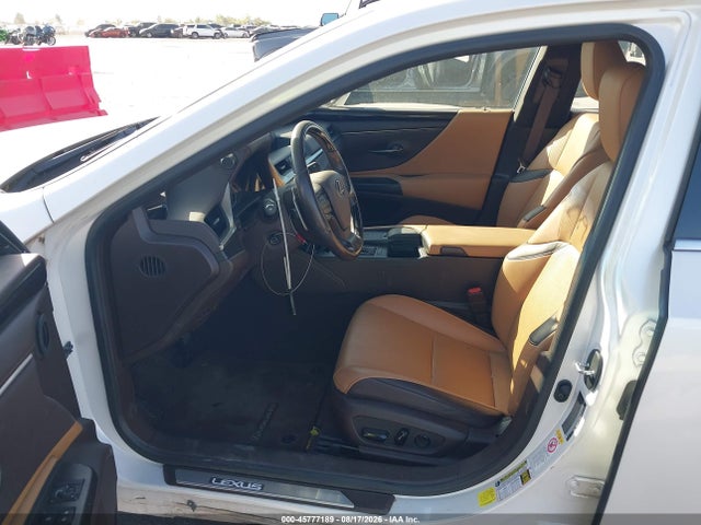 45777189 :رقم المزاد ، 58ABZ1B18KU008681 vin ، 2019 Lexus Es 350 مزاد بيع