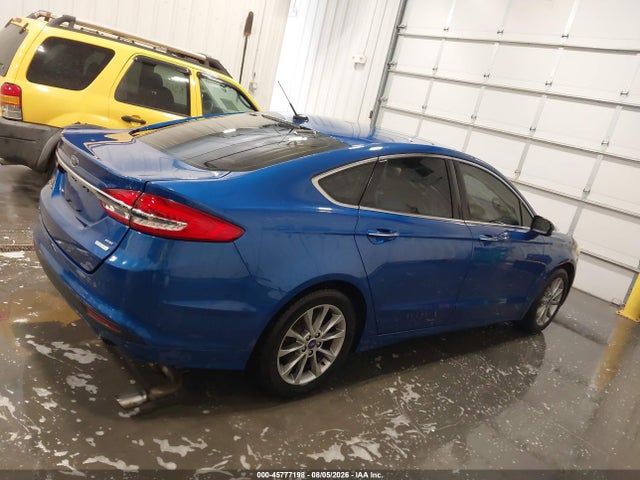 3FA6P0HD0HR156229 Ford FUSION SE