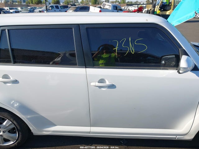 Scion XB 2015 JTLZE4FEXFJ066792 Image 14