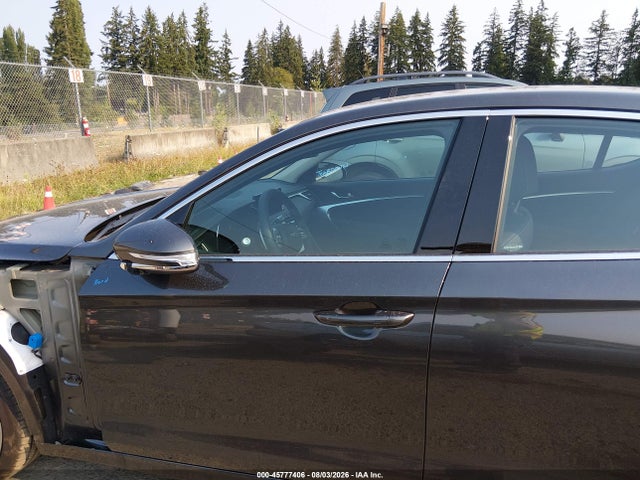 KMTG14SC9TU174836 Genesis G70 2.5t Rwd