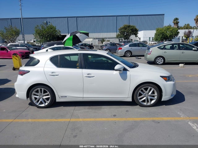 Lexus CT 200H 2014 JTHKD5BH1E2191970 Image 13