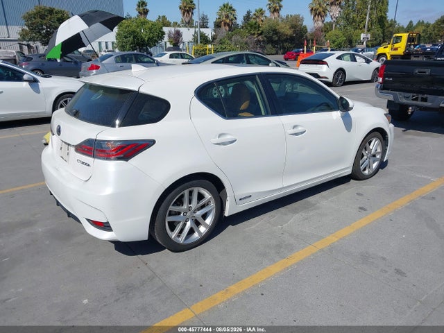 Lexus CT 200H 2014 JTHKD5BH1E2191970 Image 4