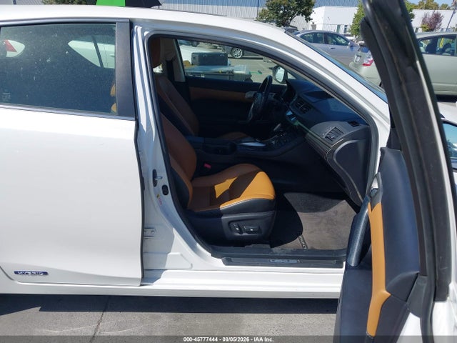 Lexus CT 200H 2014 JTHKD5BH1E2191970 Image 5