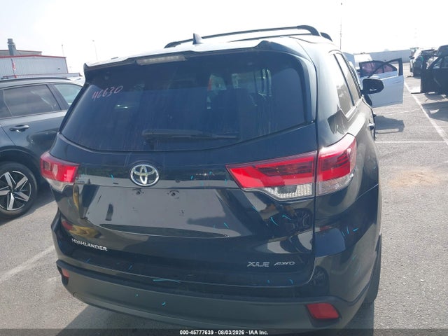 2018 Toyota Highlander Xle მანქანა იყიდება აუქციონზე, vin: 5TDJZRFH1JS845370, აუქციონის ნომერი: 45777639
