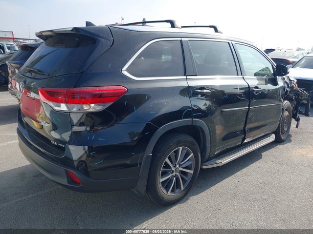 2018 Toyota Highlander Xle მანქანა იყიდება აუქციონზე, vin: 5TDJZRFH1JS845370, აუქციონის ნომერი: 45777639
