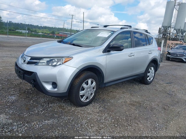 Toyota RAV4 LE 2015 JTMZFREV9FJ059534 Image 2