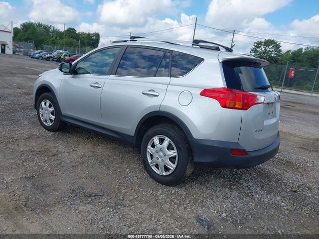 Toyota RAV4 LE 2015 JTMZFREV9FJ059534 Image 3
