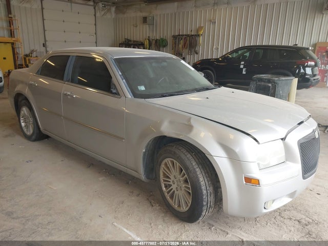 45777802 :رقم المزاد ، 2C3CA5CV8AH233382 vin ، 2010 Chrysler 300 Touring مزاد بيع