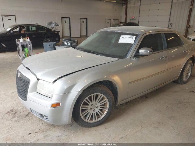 45777802 :رقم المزاد ، 2C3CA5CV8AH233382 vin ، 2010 Chrysler 300 Touring مزاد بيع