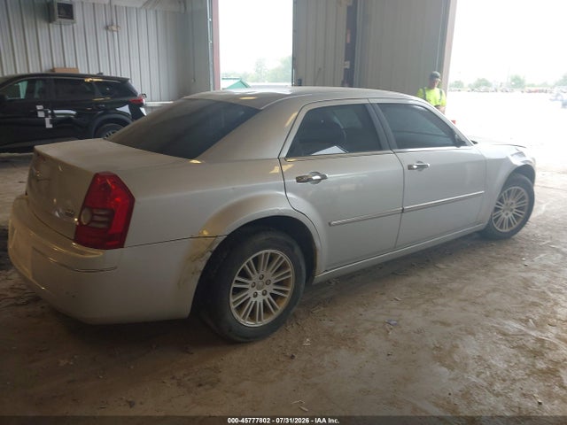 45777802 :رقم المزاد ، 2C3CA5CV8AH233382 vin ، 2010 Chrysler 300 Touring مزاد بيع